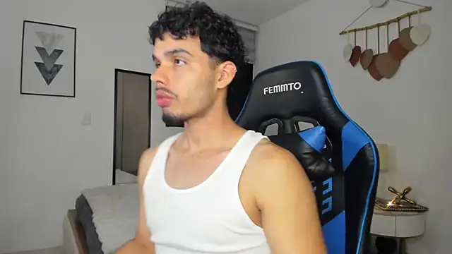 mateoleonee online show from March 23, 1:42 am