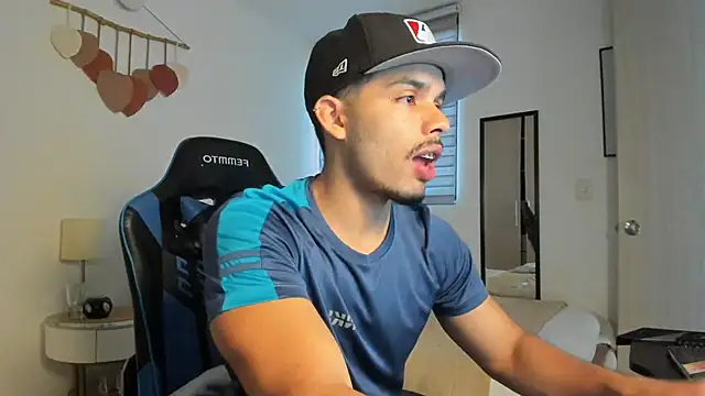 mateoleonee online show from September 27, 8:36 pm