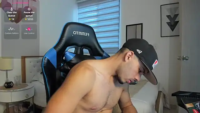 mateoleonee online show from October 3, 8:28 pm