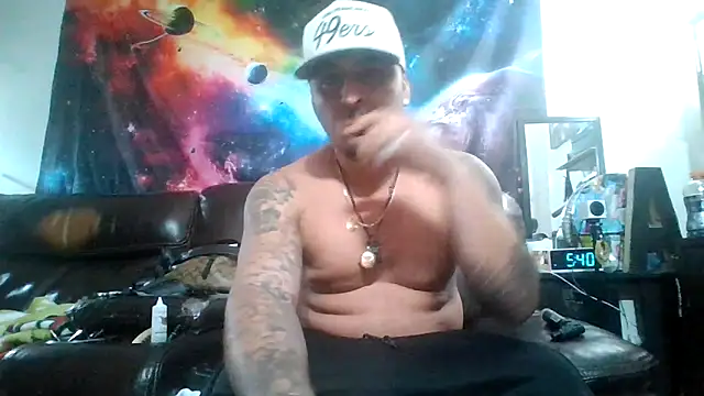 Snapshot of Antoniothedon chatting on February 7, 12:42 pm Antoniothedon online show from February 7, 12:42 pm