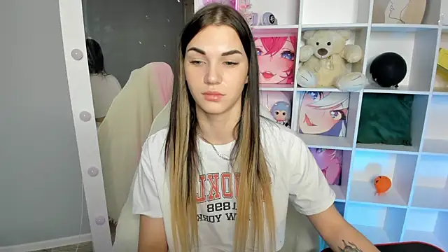 Hellen Moore online show from December 6, 1:07 am