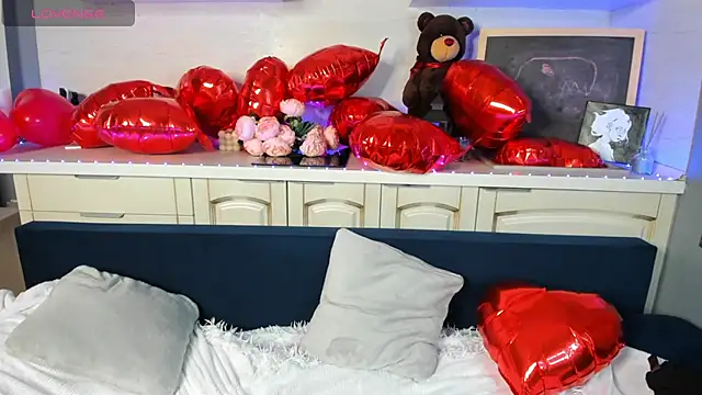 Hellen Moore online show from February 10, 7:15 am