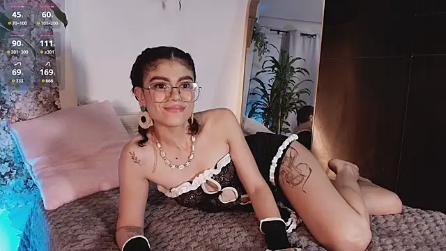 Snapshot of AmberMoss_ chatting on July 11, 5:43 am AmberMoss online show from July 11, 5:43 am