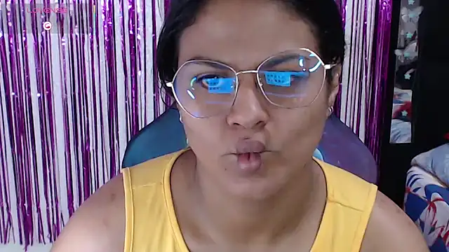 SweetAlmaa online show from February 15, 1:52 pm