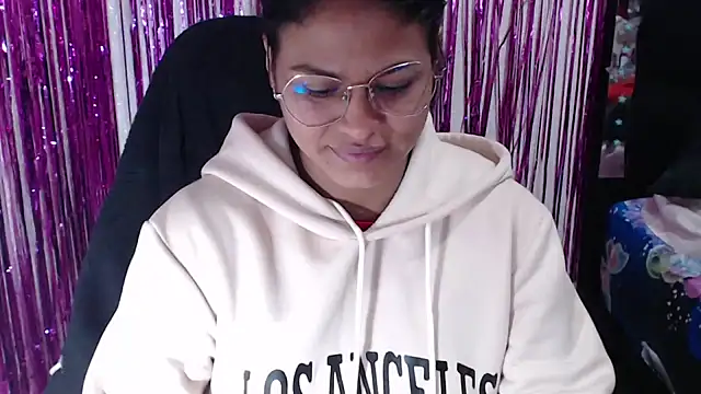 SweetAlmaa online show from April 21, 9:48 am