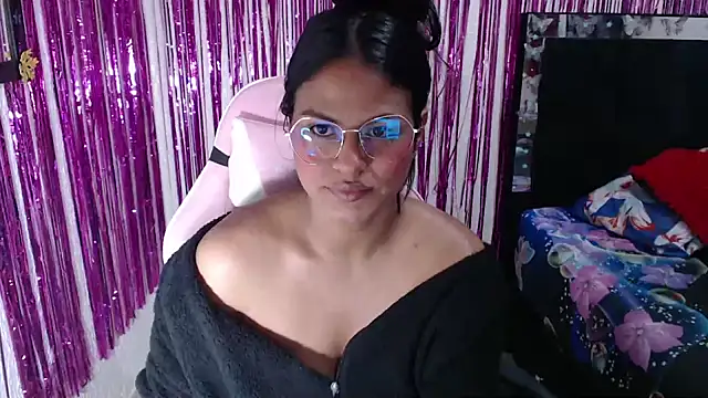 SweetAlmaa online show from April 23, 9:52 am