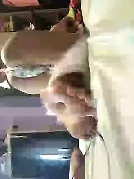 Snapshot of lorraine_alves_ferreira chatting on January 19, 7:58 pm lorraine alves ferreira online show from January 19, 7:58 pm