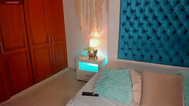 ohrianagibson online show from April 15, 11:27 pm