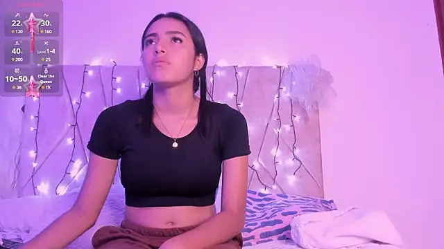 Snapshot of Kaela18 chatting on December 7, 1:29 pm Kaela18 online show from December 7, 1:29 pm