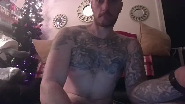 Snapshot of UnCuTupTheBuTT chatting on October 25, 4:53 am UnCuTupTheBuTT online show from October 25, 4:53 am