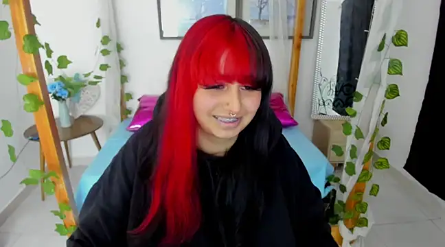 lussyevans24 online show from February 7, 7:29 am