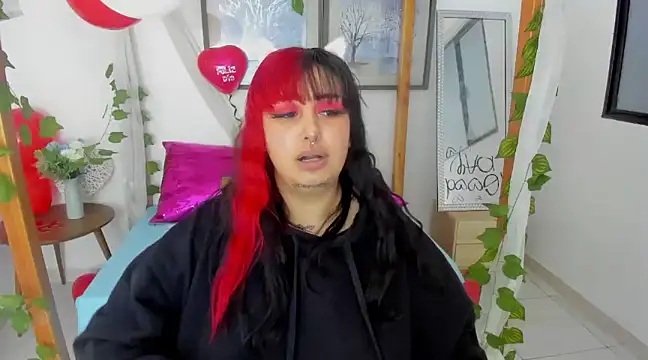 lussyevans24 online show from February 17, 10:40 am