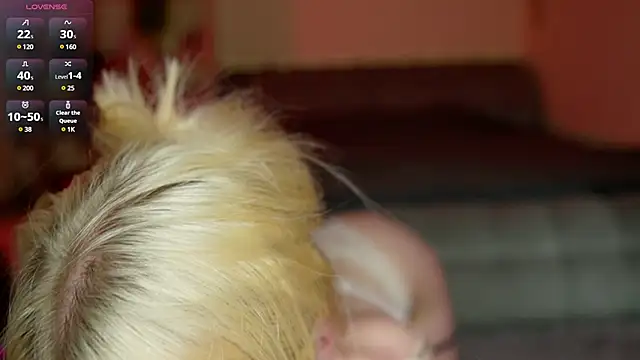 Snapshot of blondy_room chatting on February 22, 9:15 pm blondy room online show from February 22, 9:15 pm