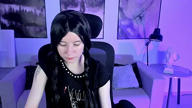 LexiWenford online show from December 4, 9:07 am