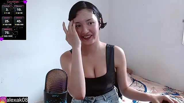 Snapshot of alexaa08 chatting on February 19, 4:44 pm alexaa08 online show from February 19, 4:44 pm