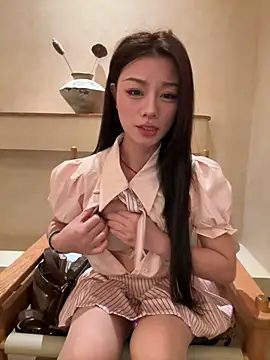 Snapshot of Asia-Melody chatting on May 18, 5:13 am Asia-Melody online show from May 18, 5:13 am
