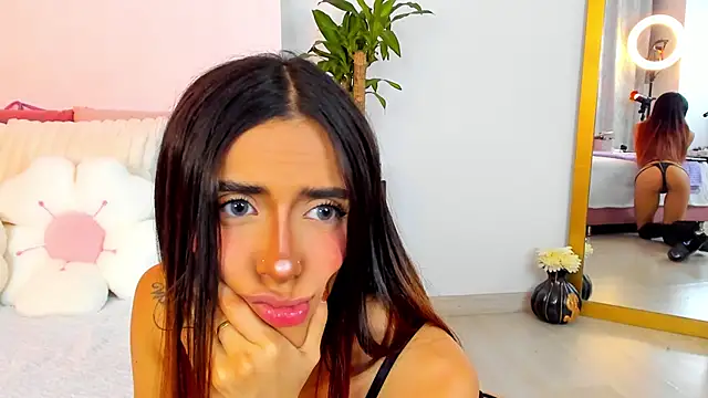 StormiRusso online show from March 13, 3:11 am