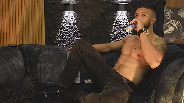 DannSaenz online show from October 26, 4:02 pm