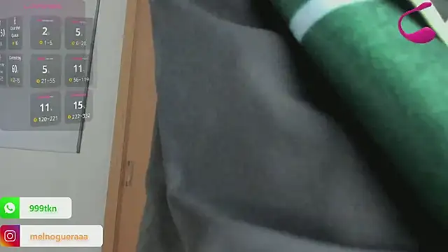 Snapshot of DanielaSaenz0 chatting on October 22, 1:17 am DanielaSaenz0 online show from October 22, 1:17 am