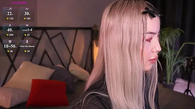 LindaThacker online show from April 9, 4:23 am