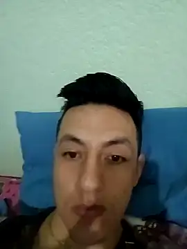 Snapshot of alexmoragomez chatting on December 3, 1:32 pm alexmoragomez online show from December 3, 1:32 pm