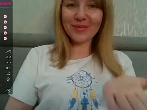 Snapshot of urbadkitty chatting on December 3, 6:59 am urbadkitty online show from December 3, 6:59 am