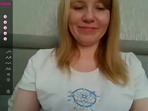 Snapshot of urbadkitty chatting on December 4, 6:55 am urbadkitty online show from December 4, 6:55 am