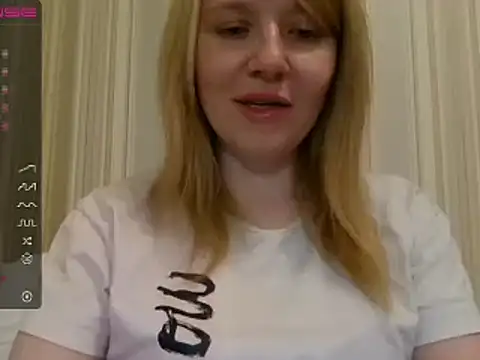 Snapshot of urbadkitty chatting on December 6, 1:00 pm urbadkitty online show from December 6, 1:00 pm