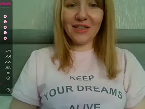 Snapshot of urbadkitty chatting on December 9, 10:00 am urbadkitty online show from December 9, 10:00 am