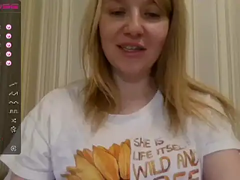 Snapshot of urbadkitty chatting on December 13, 12:50 pm urbadkitty online show from December 13, 12:50 pm