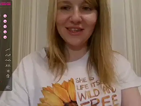 Snapshot of urbadkitty chatting on December 13, 3:54 pm urbadkitty online show from December 13, 3:54 pm