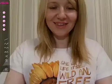 Snapshot of urbadkitty chatting on December 14, 3:47 pm urbadkitty online show from December 14, 3:47 pm