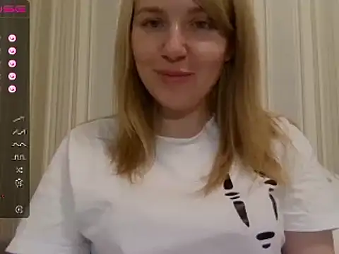 Snapshot of urbadkitty chatting on December 16, 1:43 pm urbadkitty online show from December 16, 1:43 pm