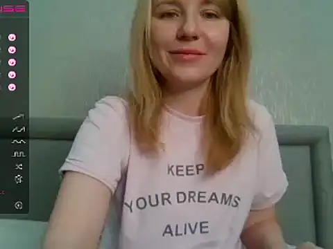 Snapshot of urbadkitty chatting on December 18, 6:21 am urbadkitty online show from December 18, 6:21 am