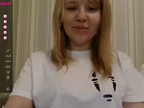 Snapshot of urbadkitty chatting on December 24, 9:50 am urbadkitty online show from December 24, 9:50 am