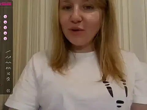 Snapshot of urbadkitty chatting on December 24, 12:55 pm urbadkitty online show from December 24, 12:55 pm