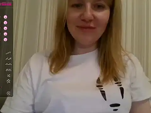 Snapshot of urbadkitty chatting on December 24, 7:44 pm urbadkitty online show from December 24, 7:44 pm