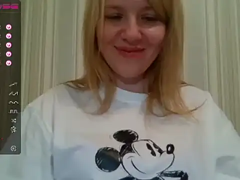 Snapshot of urbadkitty chatting on January 24, 2:41 pm urbadkitty online show from January 24, 2:41 pm