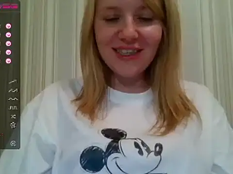 Snapshot of urbadkitty chatting on January 24, 5:42 pm urbadkitty online show from January 24, 5:42 pm