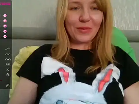 Snapshot of urbadkitty chatting on February 13, 8:06 am urbadkitty online show from February 13, 8:06 am