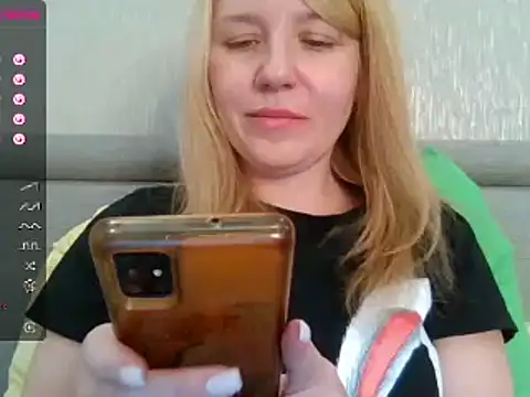 Snapshot of urbadkitty chatting on February 13, 11:39 am urbadkitty online show from February 13, 11:39 am