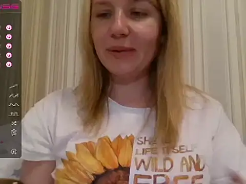 Snapshot of urbadkitty chatting on February 14, 6:29 pm urbadkitty online show from February 14, 6:29 pm