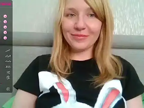 Snapshot of urbadkitty chatting on February 20, 10:27 am urbadkitty online show from February 20, 10:27 am