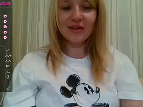 Snapshot of urbadkitty chatting on February 21, 11:55 am urbadkitty online show from February 21, 11:55 am