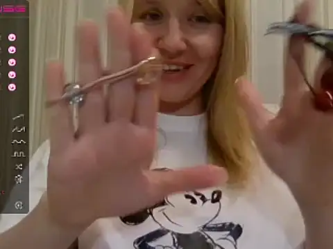 Snapshot of urbadkitty chatting on February 21, 2:59 pm urbadkitty online show from February 21, 2:59 pm