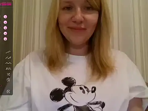 Snapshot of urbadkitty chatting on February 22, 3:03 pm urbadkitty online show from February 22, 3:03 pm