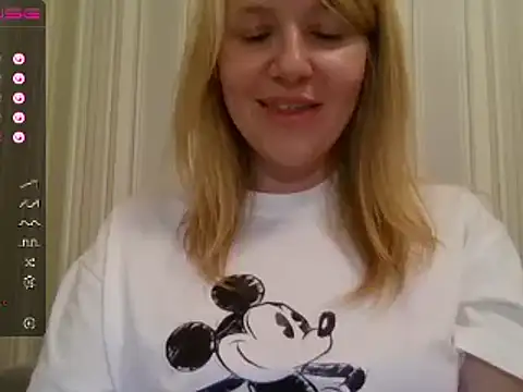 Snapshot of urbadkitty chatting on February 22, 6:19 pm urbadkitty online show from February 22, 6:19 pm