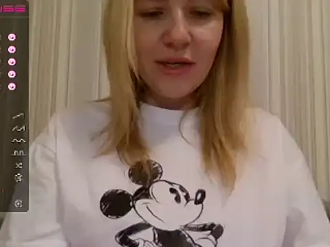 Snapshot of urbadkitty chatting on February 23, 11:44 am urbadkitty online show from February 23, 11:44 am