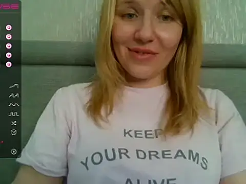 Snapshot of urbadkitty chatting on February 25, 9:53 am urbadkitty online show from February 25, 9:53 am