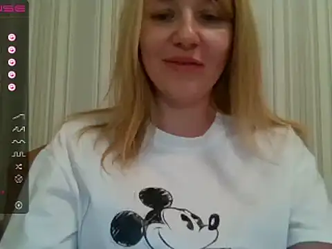 Snapshot of urbadkitty chatting on March 1, 1:07 pm urbadkitty online show from March 1, 1:07 pm